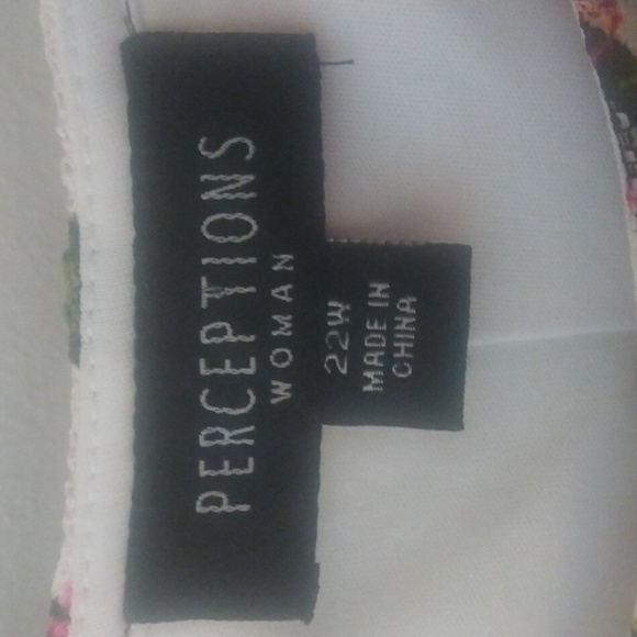 Size 22W - Beautiful white flowered dress by Perceptions. -- sleeveless - Picture 3 of 8